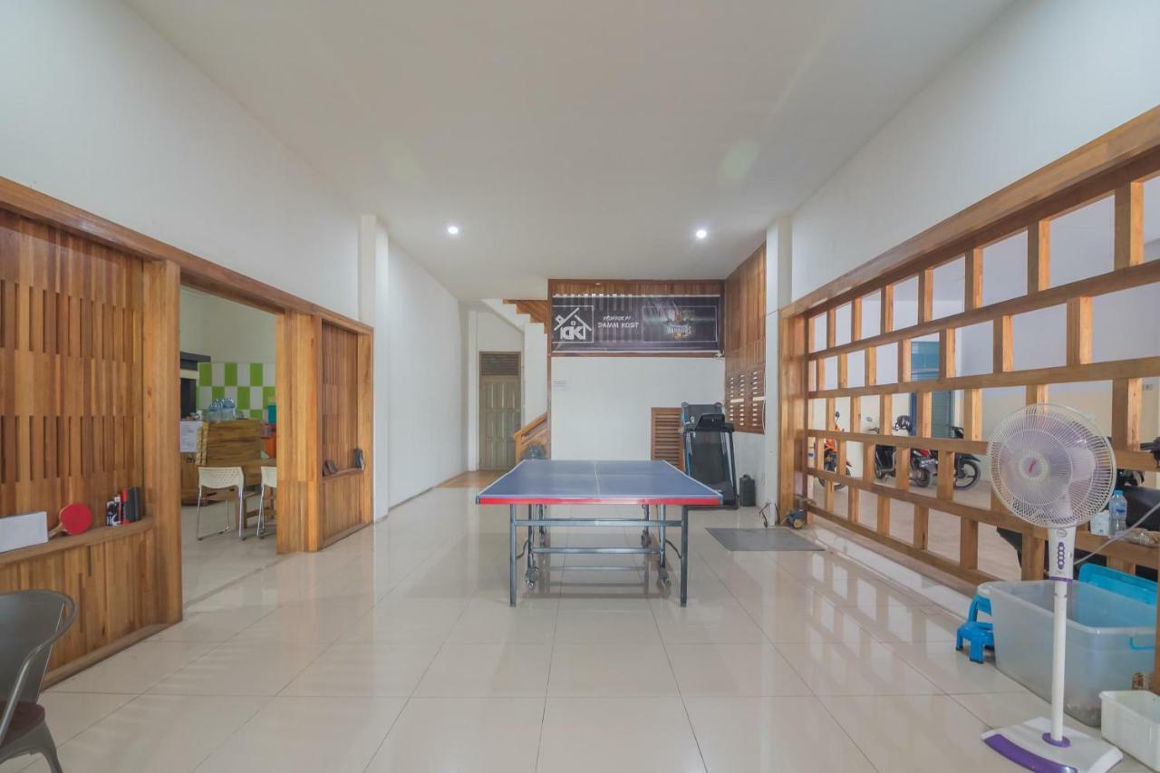 Hotel Reddoorz Near Gajah Mada Pontianak Exterior foto