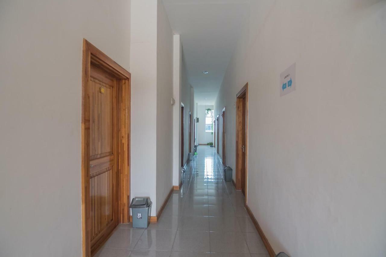 Hotel Reddoorz Near Gajah Mada Pontianak Exterior foto