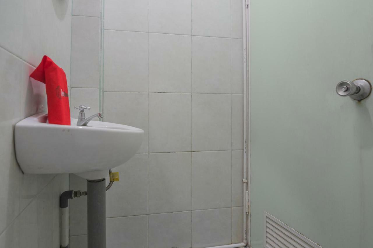 Hotel Reddoorz Near Gajah Mada Pontianak Exterior foto