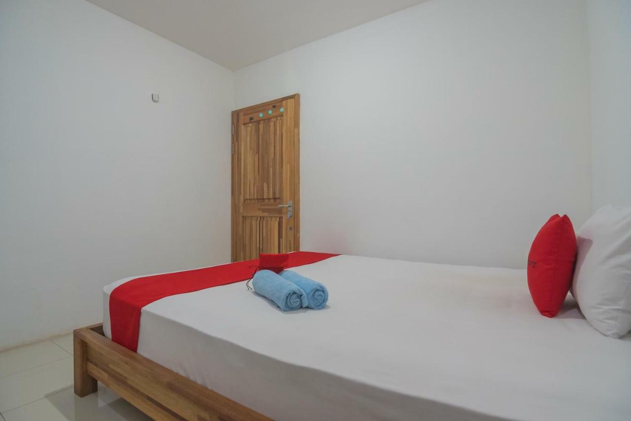 Hotel Reddoorz Near Gajah Mada Pontianak Exterior foto