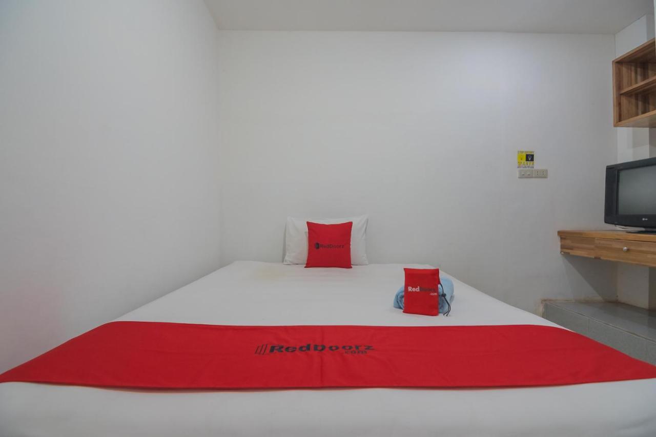 Hotel Reddoorz Near Gajah Mada Pontianak Exterior foto
